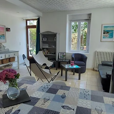 Holiday home Charmante Maison, 3 Chambres, 10 Min Des Plages *